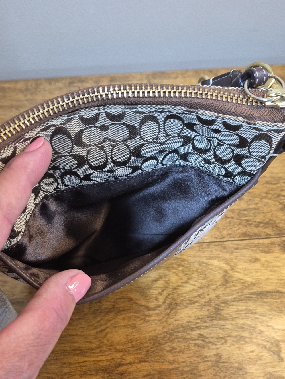 COACH Signature Pattern Jacquard 'Swingpack' Crossbody Shoulder Bag - Picture 13 of 17